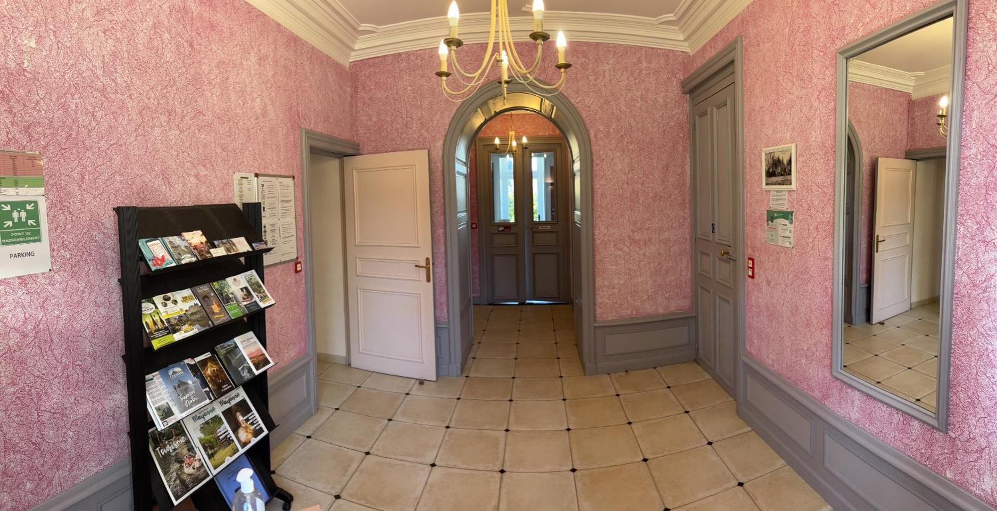 Chateau Du Bourg Saint-Denis-de-Gastines Exteriör bild